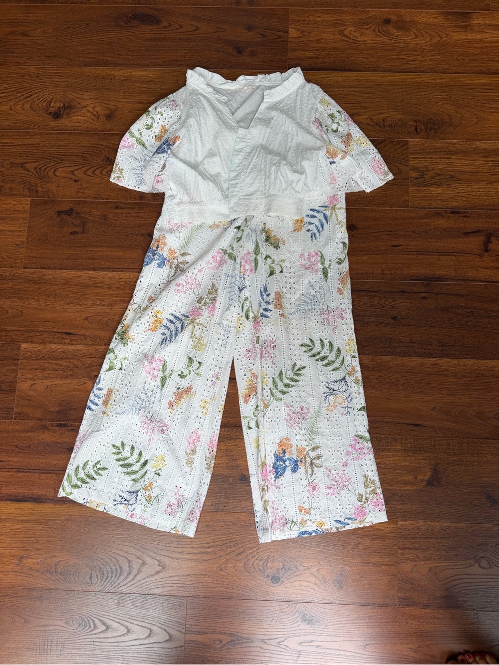 TJ MAXX White Floral Eyelet Set - Soft Cotton